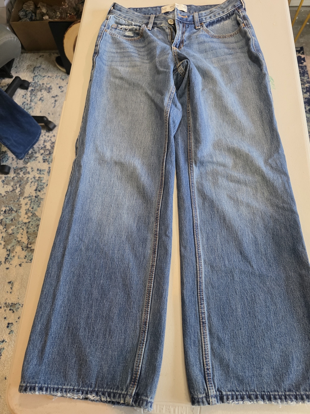 Low-Rise Baggy Blue Wide Leg Women’s Jeans - Picture 3 of 5
